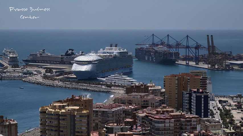 Puerto de Malaga AGP Wonder of the Seas megacruise ship